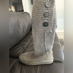 Size 9 UGG Knit style boot.